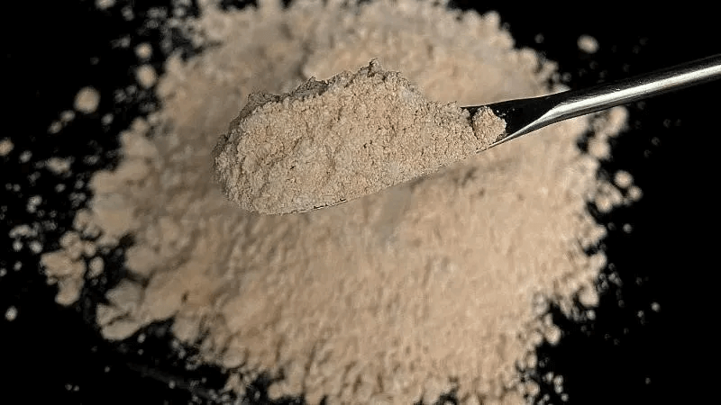 據(jù)國外媒體報(bào)道：近日，研究人員發(fā)現(xiàn)了一種利用采礦廢料作為潛在的、更廉價(jià)的制氫催化劑的方法。昆士蘭大學(xué)的Ziqi Sun教授和Hong Peng博士領(lǐng)導(dǎo)了一項(xiàng)研究，只用少量活性金屬就能制造出一種新的催化劑。