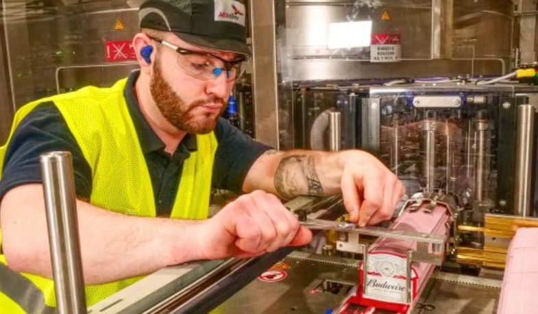 在威爾士,百威將出產基于綠色氫的啤酒.jpg 在威爾士,百威將出產基于綠色氫的啤酒.jpg