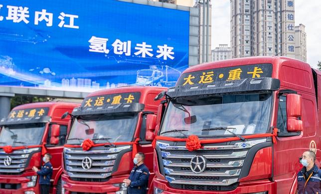 建設(shè)“川南氫港”，內(nèi)江開(kāi)通了西部第一條氫燃料電池重卡示范線.jpg