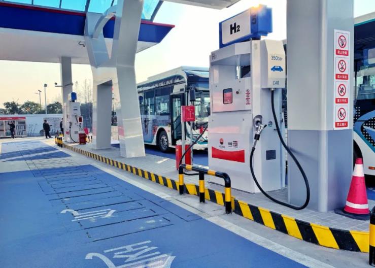 建設國際氫能谷!上海臨港新片區(qū)平霄路油氫合建站正式投運.jpg 建設國際氫能谷!上海臨港新片區(qū)平霄路油氫合建站正式投運.jpg