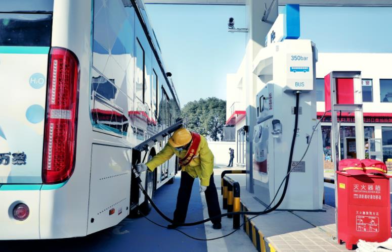 建設國際氫能谷!上海臨港新片區(qū)平霄路油氫合建站正式投運.jpg 建設國際氫能谷!上海臨港新片區(qū)平霄路油氫合建站正式投運.jpg