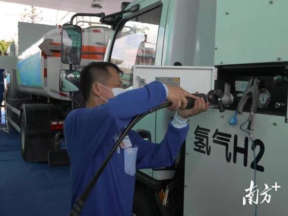 24臺氫能環衛車“上崗”