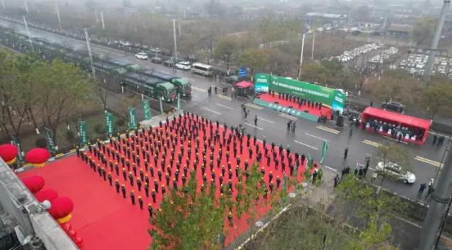構(gòu)建綠色物流“氫”模式！鵬飛集團(tuán)首批百輛氫能重卡示范運(yùn)營.jpg