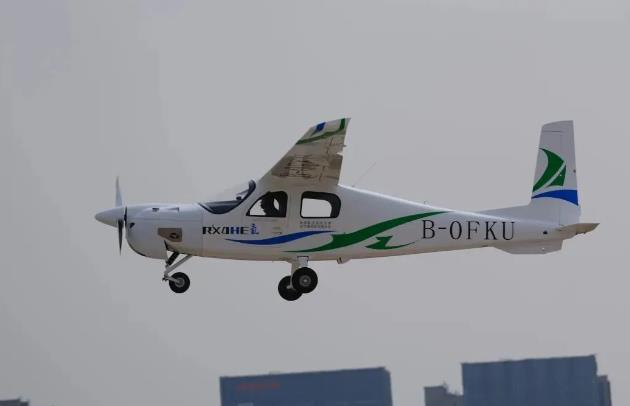 自主研發!中國第一架四座氫內燃機飛機成功首飛!.jpg 自主研發!中國第一架四座氫內燃機飛機成功首飛!.jpg