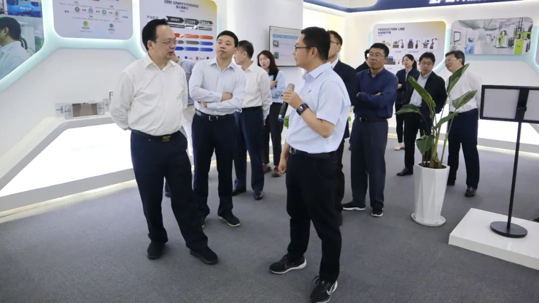 江蘇省發(fā)改委副主任高清一行調(diào)研常州翊邁.jpg 江蘇省發(fā)改委副主任高清一行調(diào)研常州翊邁.jpg