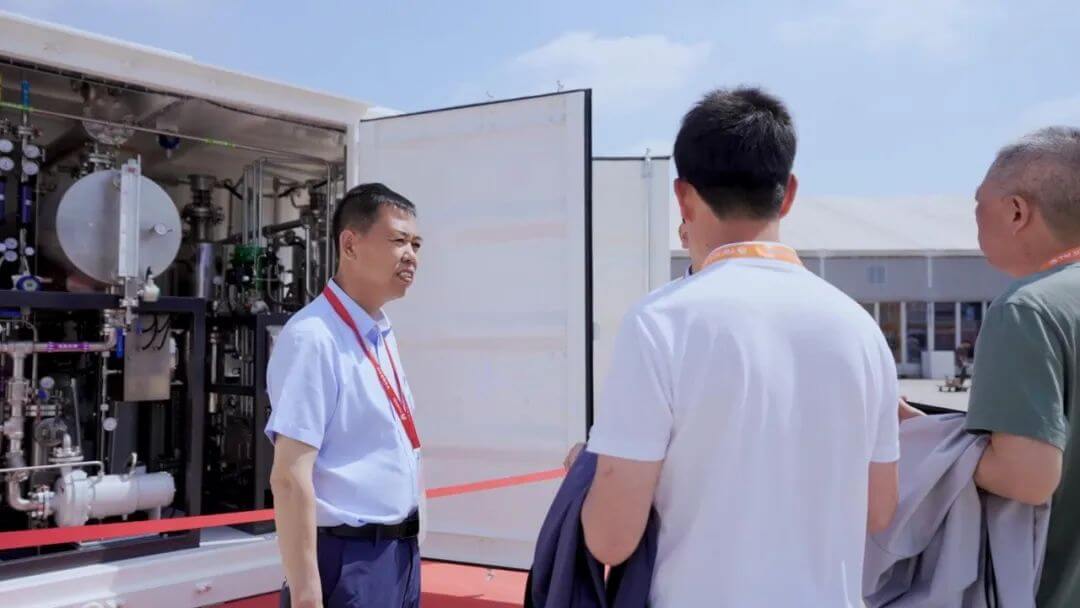 200標方集裝箱式制氫系統首次社會面公開亮相1.jpg