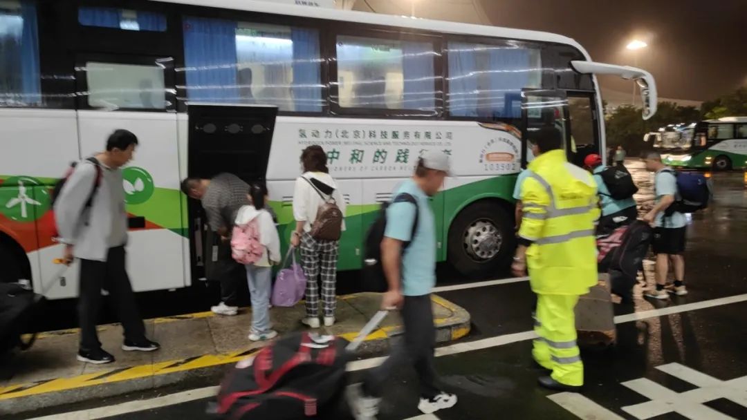 北京暴雨,國家電投氫能大巴轉運千余人安全完成任務-5.jpg